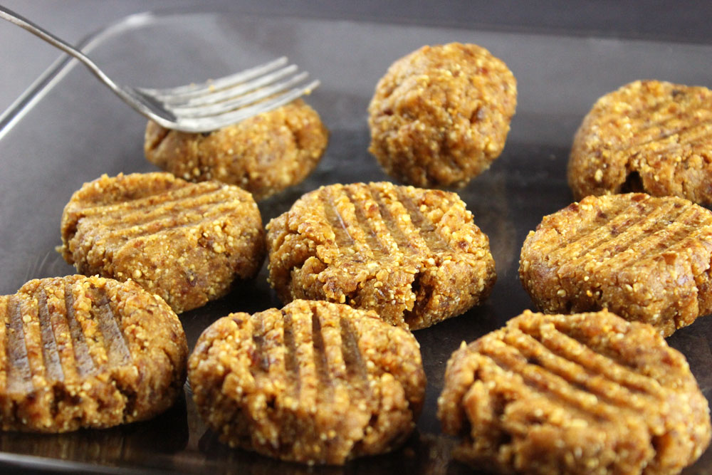 Raw Vegan Peanut Butter Cookies