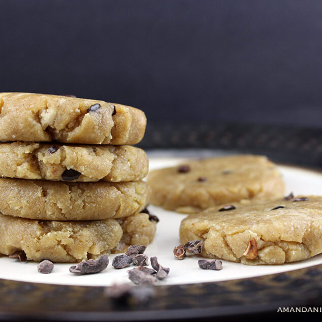 Raw Vegan Chocolate Chip Cookies