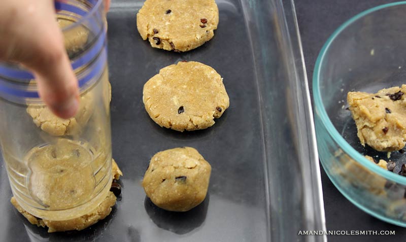 shaping-cookie-dough