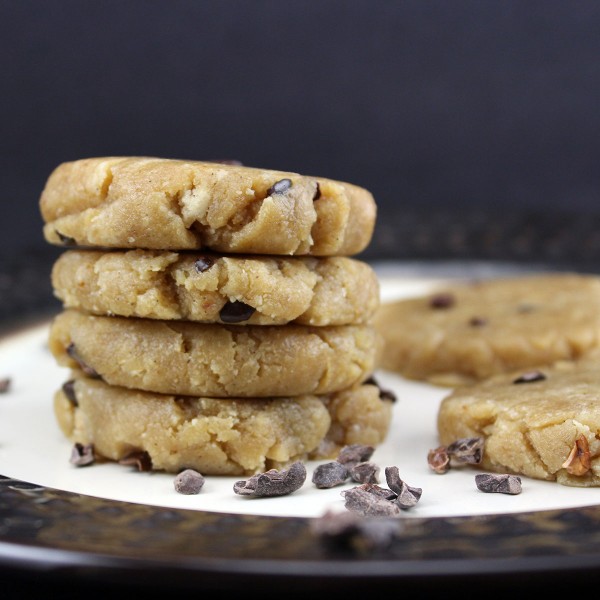 Raw Vegan Chocolate Chip Cookies