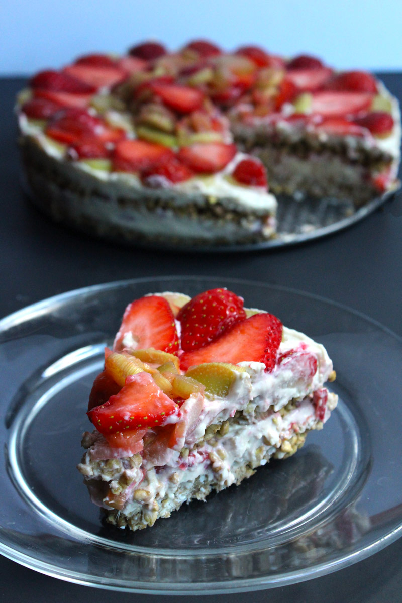 Strawberry Rhubarb Crispy Cream Cake