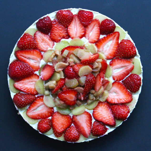 Strawberry Rhubarb Crispy Cream Cake